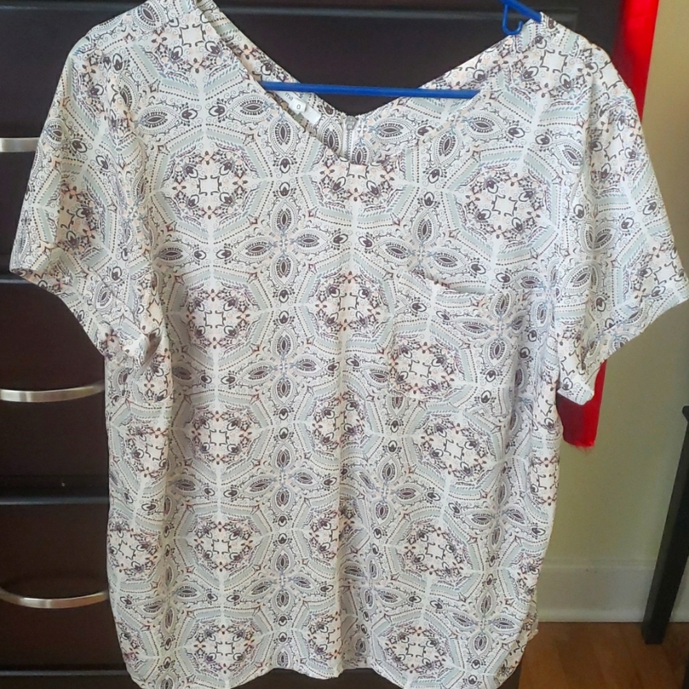 Zipper back flowy blouse